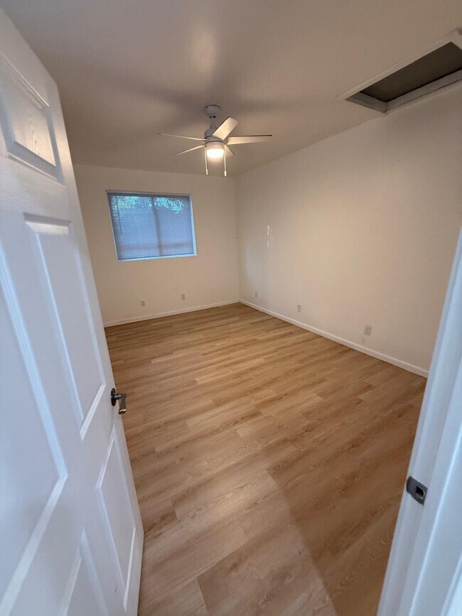 Building Photo - 904 Ridge Dr