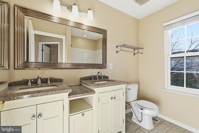 Building Photo - 20721 Sweetair Ct