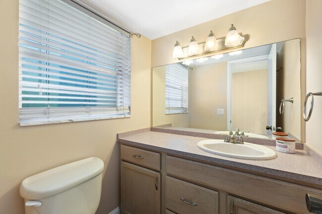 Building Photo - 12015 Greenway Cir S