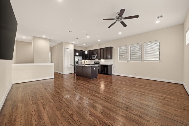 Building Photo - 3925 Tulane Oak Dr