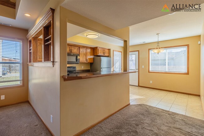 Building Photo - 360° VIRTUAL TOUR ~ Over-sized duplex! Two...