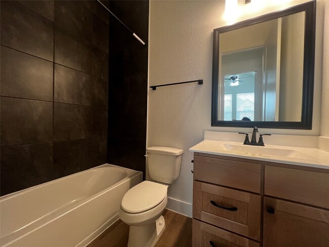 Building Photo - 10923 Cres Spg Dr