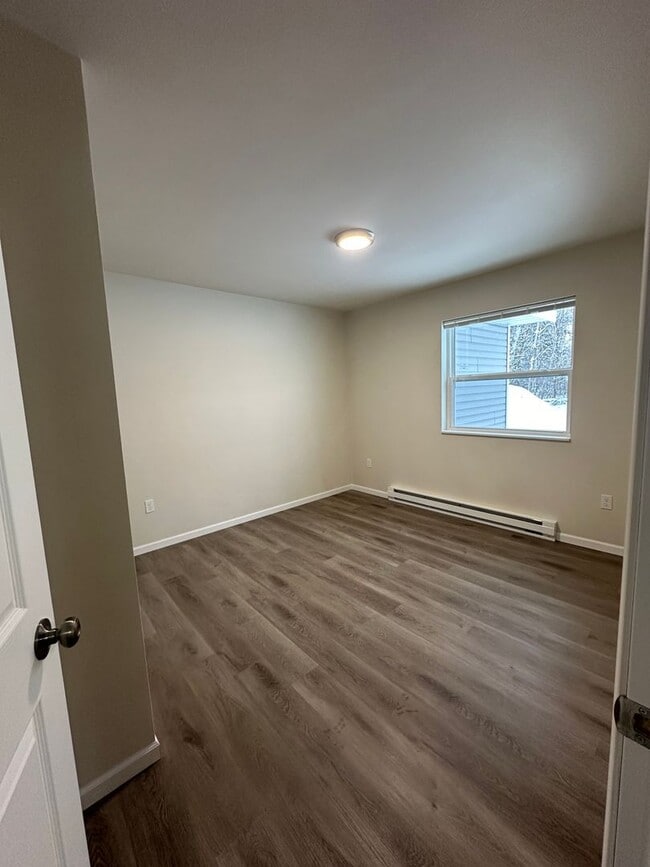 Building Photo - 2 Bedroom Duplex