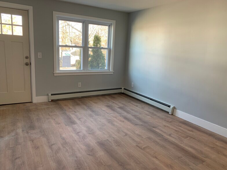 Building Photo - 44 Fairview St