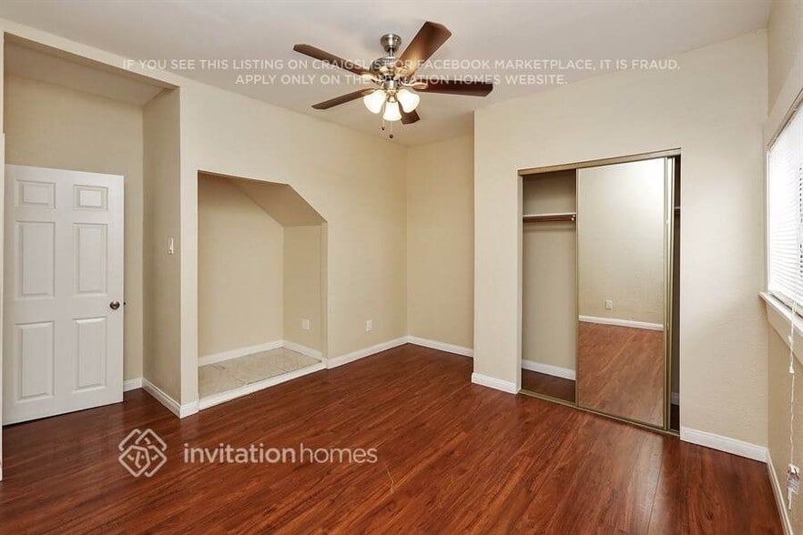 Building Photo - 3886 La Salle Ave