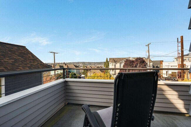 Building Photo - 4224 Francis Ave N