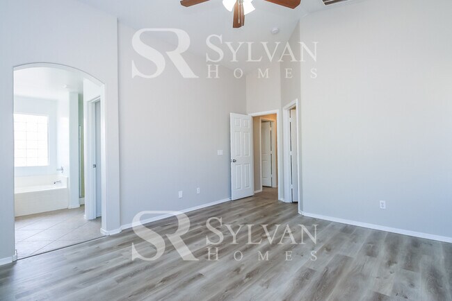 Building Photo - Check out this fantastic 3Br 2Ba home!