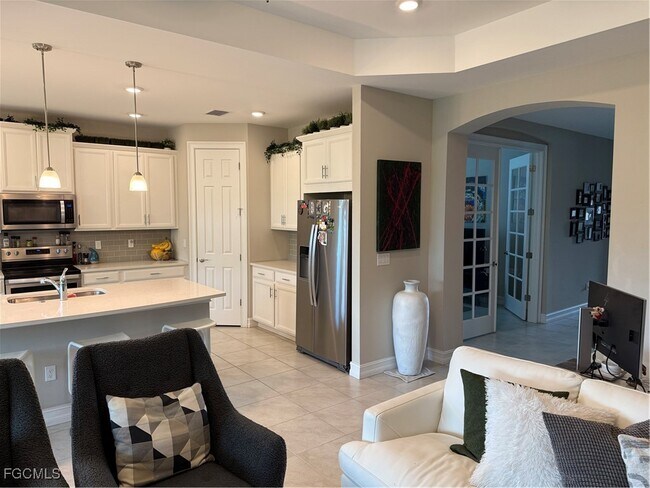 Building Photo - 16542 Crescent Beach Way