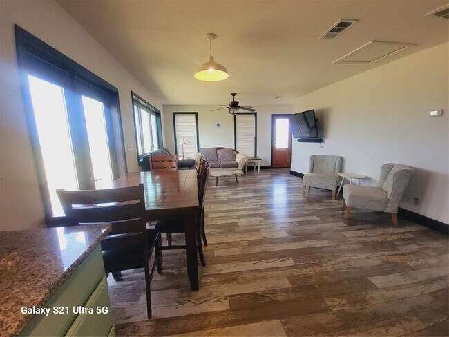 Building Photo - 1150 CR 405