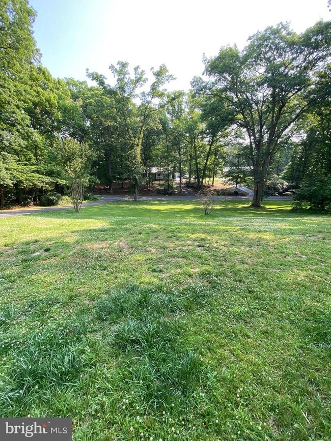 Building Photo - 45395 Woodlawn Dr