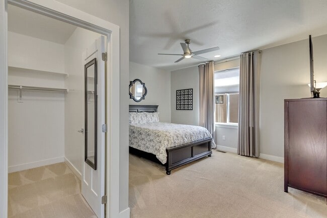 Building Photo - Stunning 3-Bedroom, 3.5-Bath Home with Modern Comforts