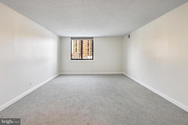 Building Photo - 3800 Fairfax Dr