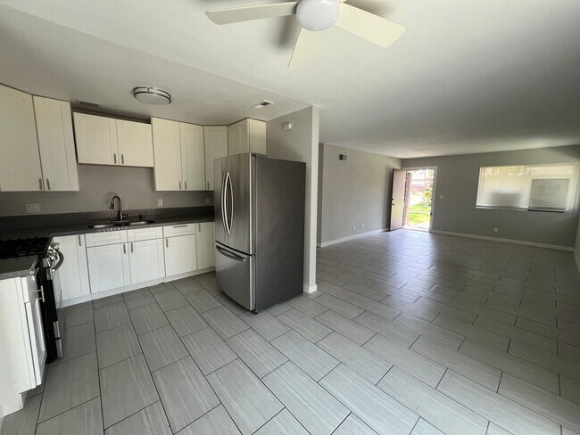 Building Photo - 3 Bedroom, 2 Bathroom