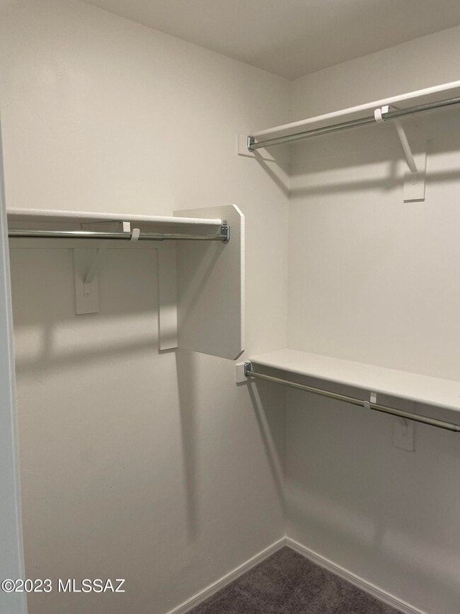 Building Photo - 1127 E Cairn St