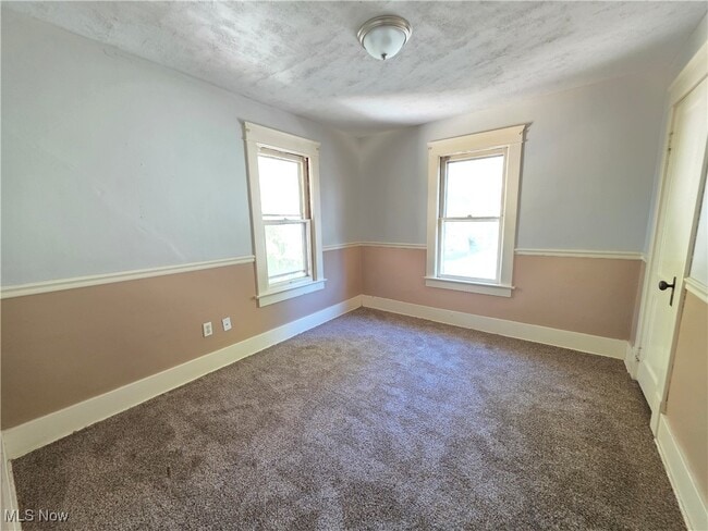 Building Photo - 1116 Adelaide Ave SE