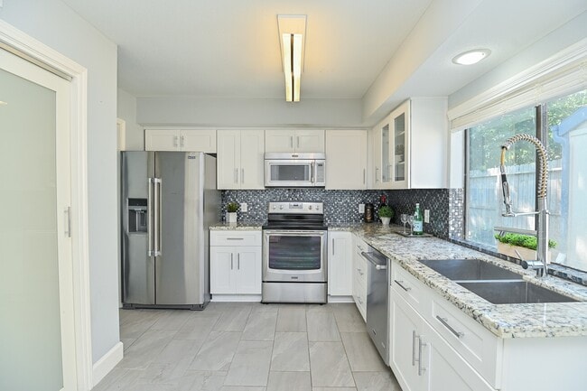 Building Photo - 12800 Briar Forest Dr