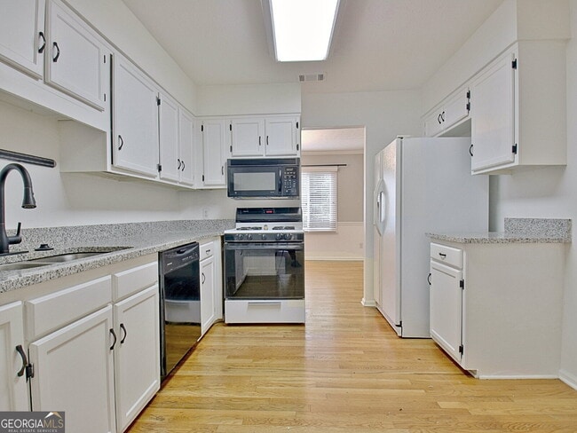 Building Photo - 210 Flat Creek Ct