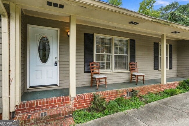Building Photo - 4548 Shallowford Rd