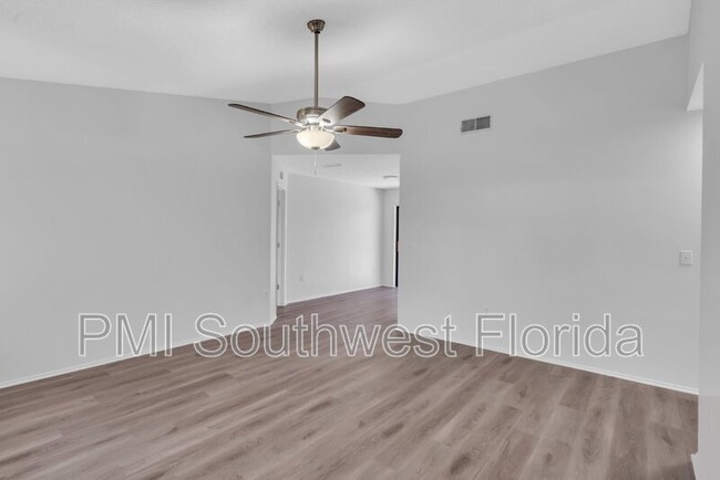 Building Photo - 1027 Deer Hollow Way