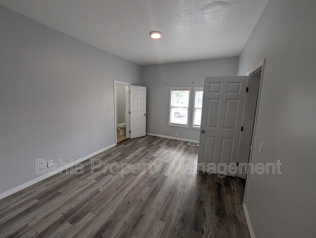 Building Photo - 103 S Westland Ave