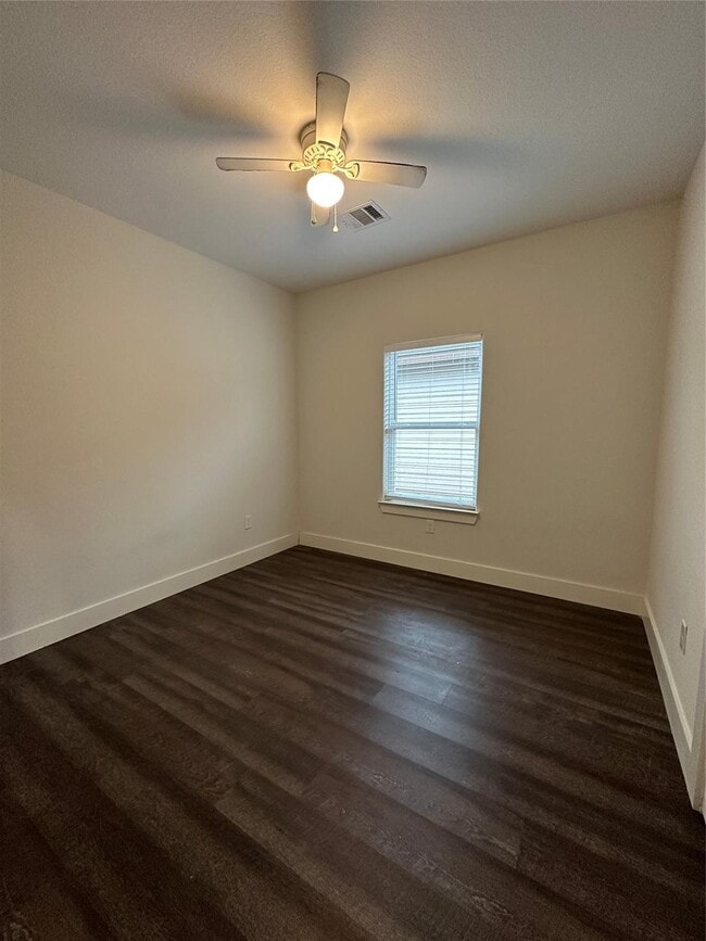 Building Photo - 9302 Bean St