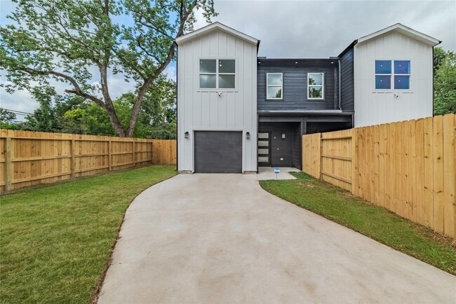 Building Photo - 9523 Willow St