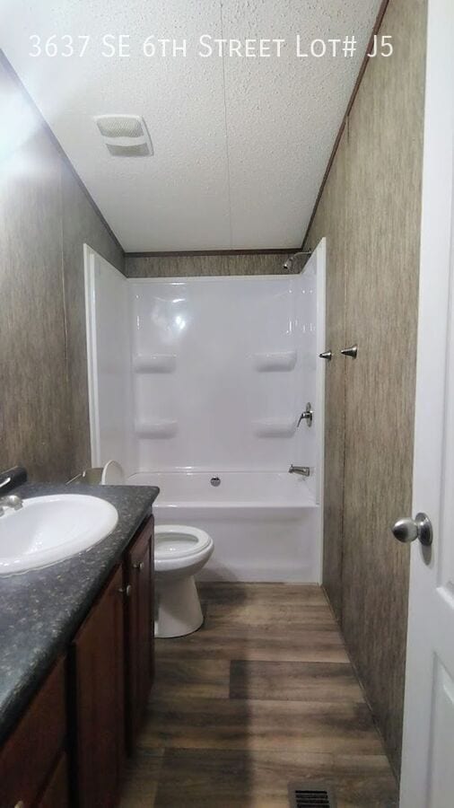 Building Photo - 3637 SE 6th St