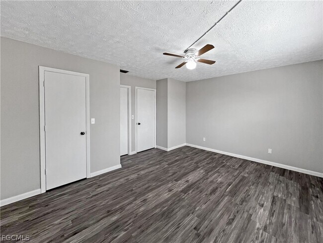 Building Photo - 1123 SW 48th Terrace