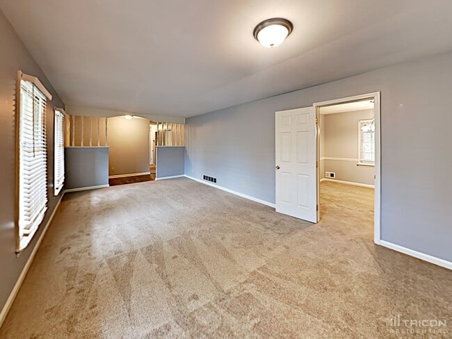 Building Photo - 490 Rocky Creek Dr