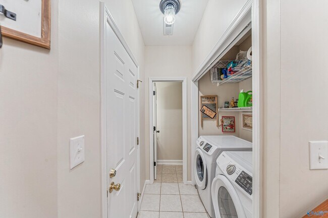 Building Photo - 10007 Meredith Ln SE