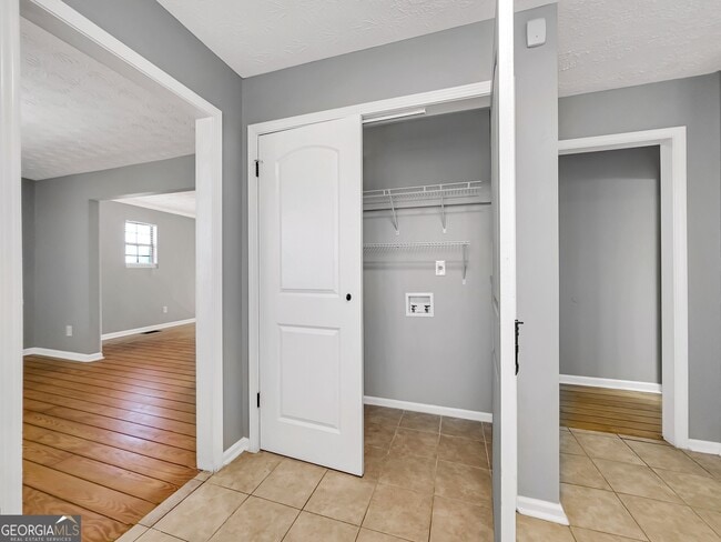 Building Photo - 410 Invector Ct