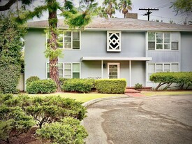 Building Photo - 1729 Raymond Hill Rd