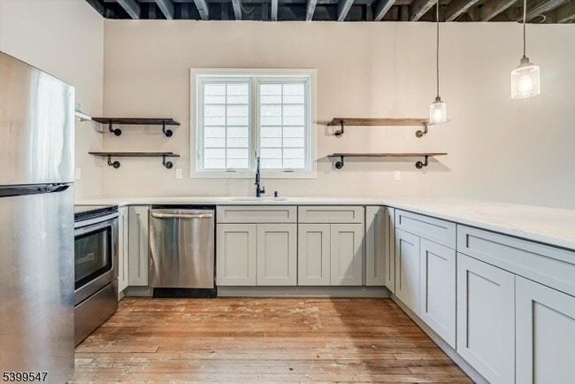 Building Photo - 239 Water St