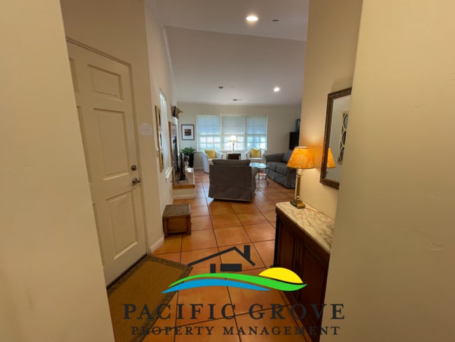 Building Photo - Beautiful Mediterranean 2-Bedroom House in...
