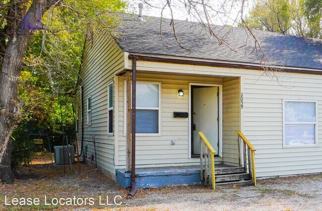 Building Photo - 2 br, 1 bath House - 2059 E 9th St