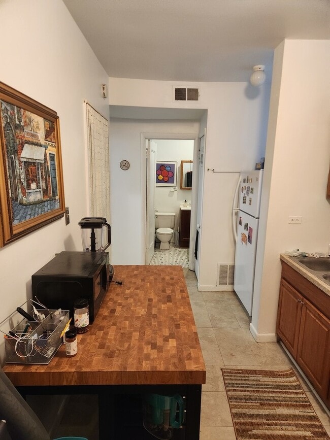 Building Photo - 3944 N Fremont St