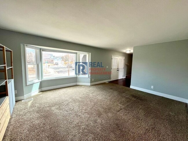 Building Photo - 3670 Gingham Way