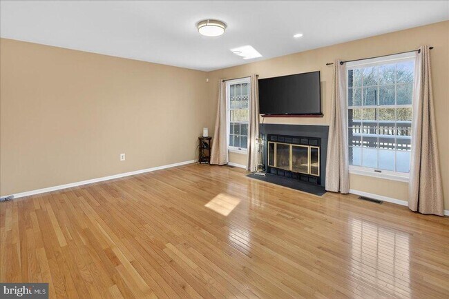 Building Photo - 7 Redwood Ct