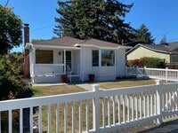 Building Photo - Charming home in great location