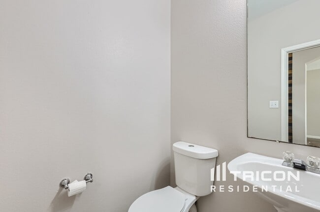 Building Photo - 312 Nogales Ln