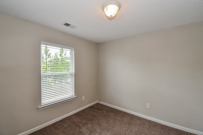 Building Photo - 57 Darbys Run Ct