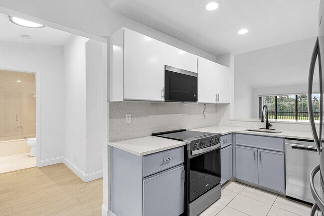 Building Photo - 5054 Golfview Ct