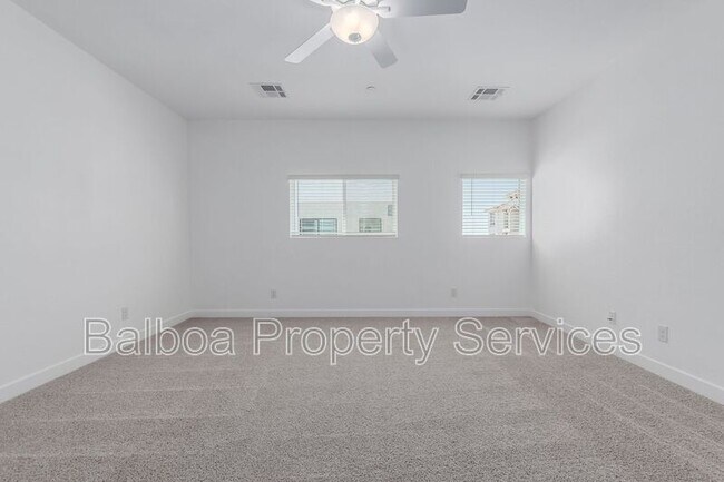 Building Photo - 1318 S 105th Pl
