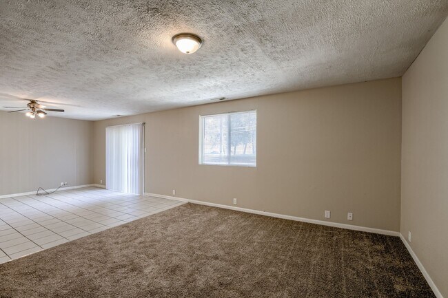 Building Photo - **$500 Move In Credit - SHORT TERM LEASE O...