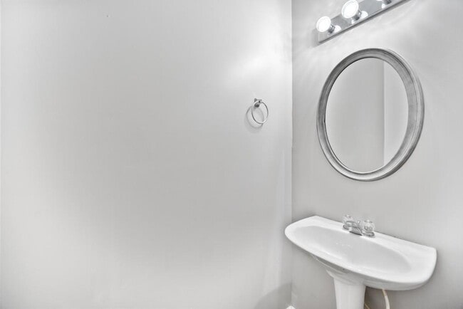 Building Photo - 1010 Society Way