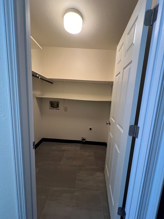 Utility room w/ washer and dryer hookup - 742 W Granite St