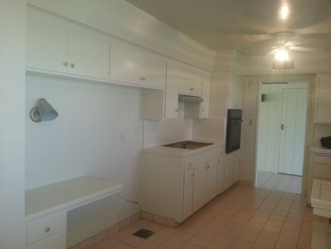 Building Photo - Contemporary Home with a pool near Bullard High School Fresno, CA