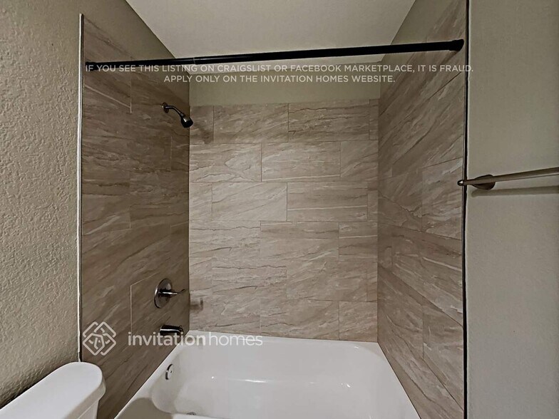 Building Photo - 562 Hickory Ln