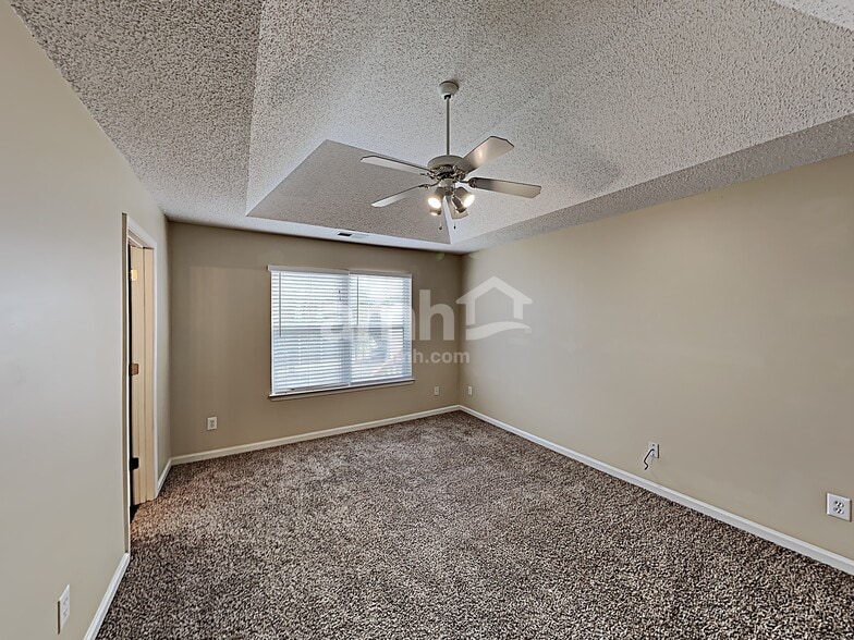 Building Photo - 4650 Grove Ct