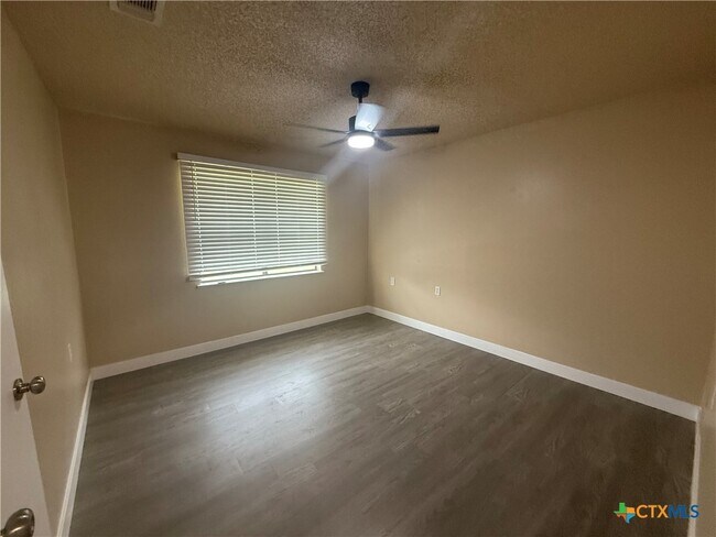 Building Photo - 301 Rockwood Dr